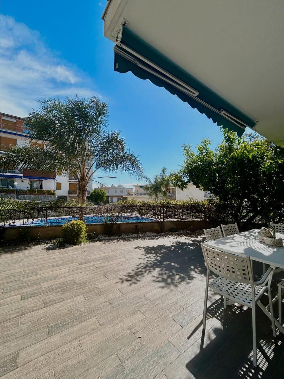 Property building, Balcony/Terrace, Living room