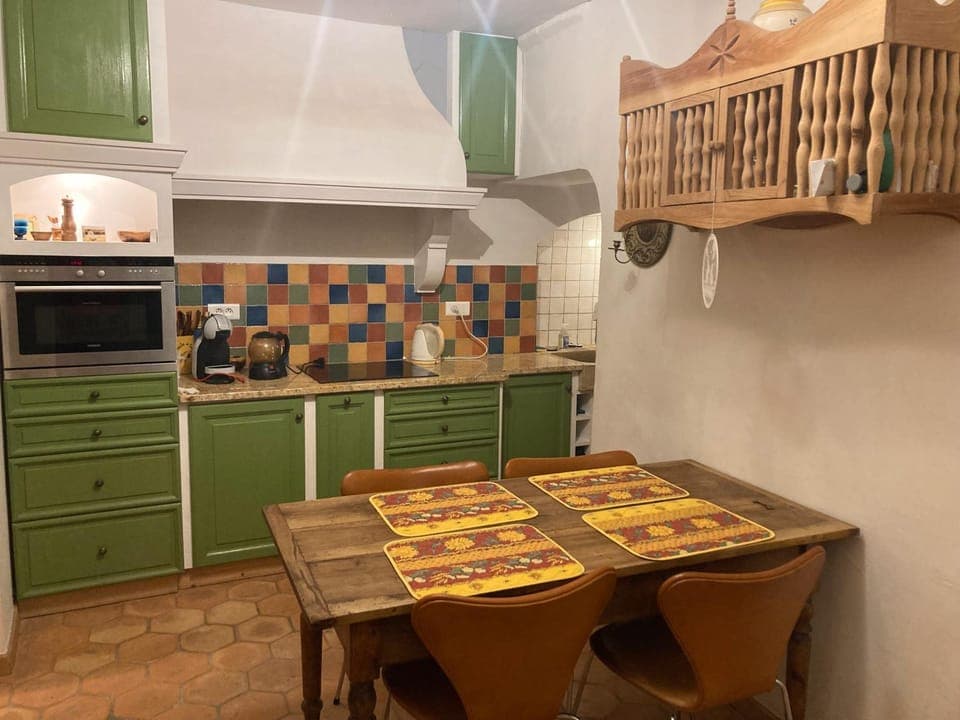 Property building, Kitchen or kitchenette, Living room