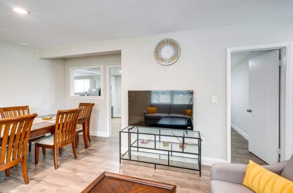 Westwood Cottage- 3 BDRM, Perfect for Families! House in Auburndale