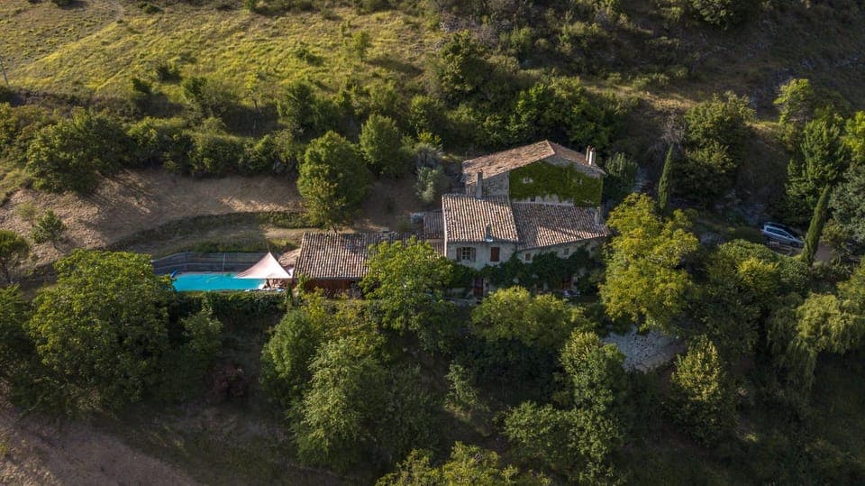 Property building, Bird's eye view