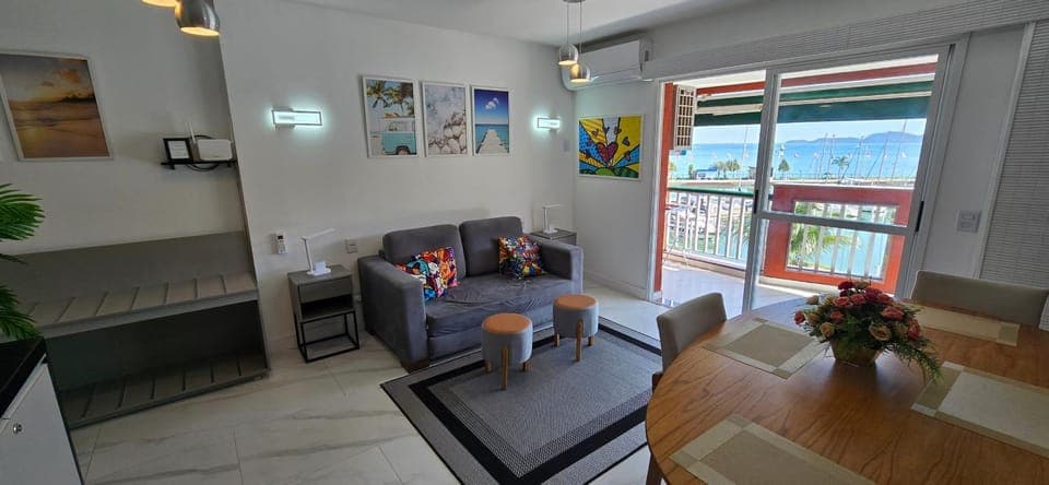 SUPER FLAT 180 graus em Angra dos Reis , Frente Mar na Marina Piratas com estacionamento gratuito Apartment in Angra dos Reis