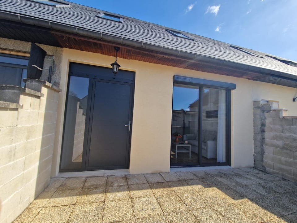 Facade/entrance, Balcony/Terrace