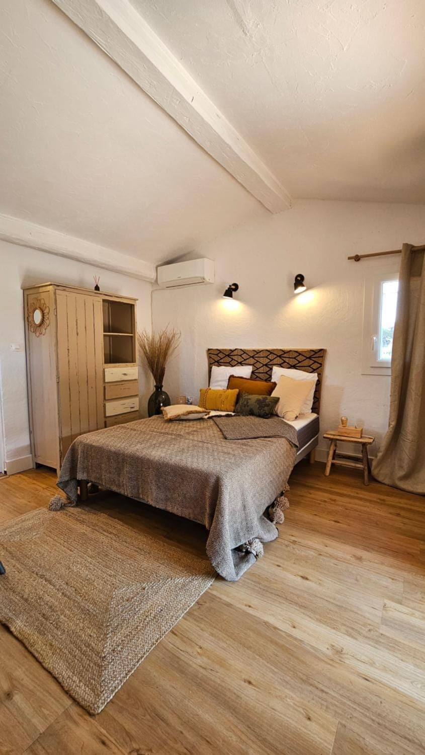 Bed, Photo of the whole room, Bedroom, wardrobe