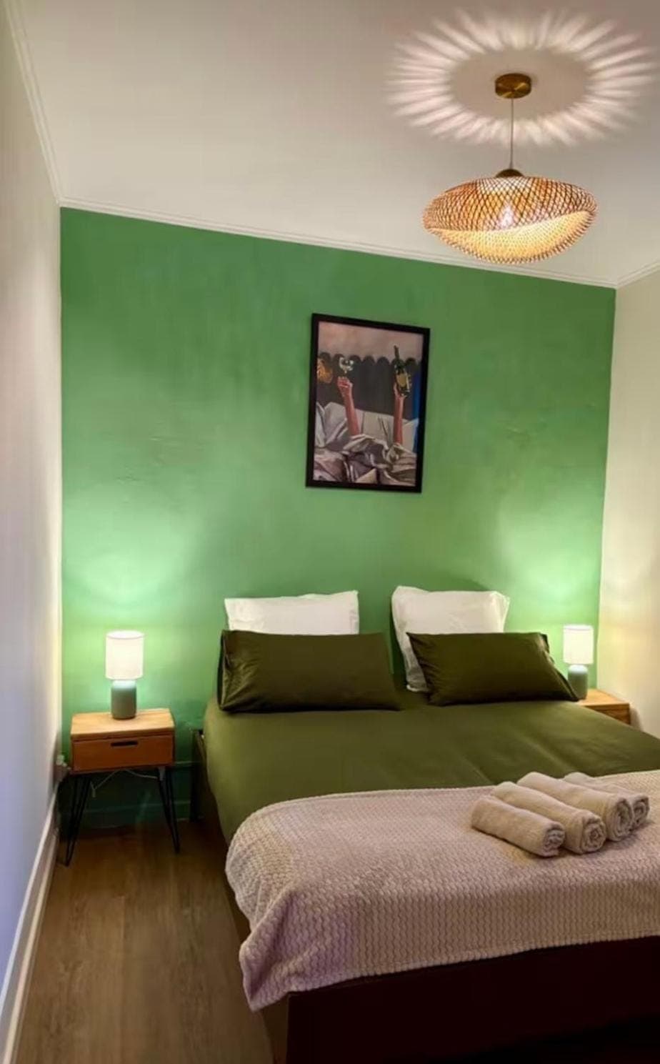 Photo of the whole room, Bedroom