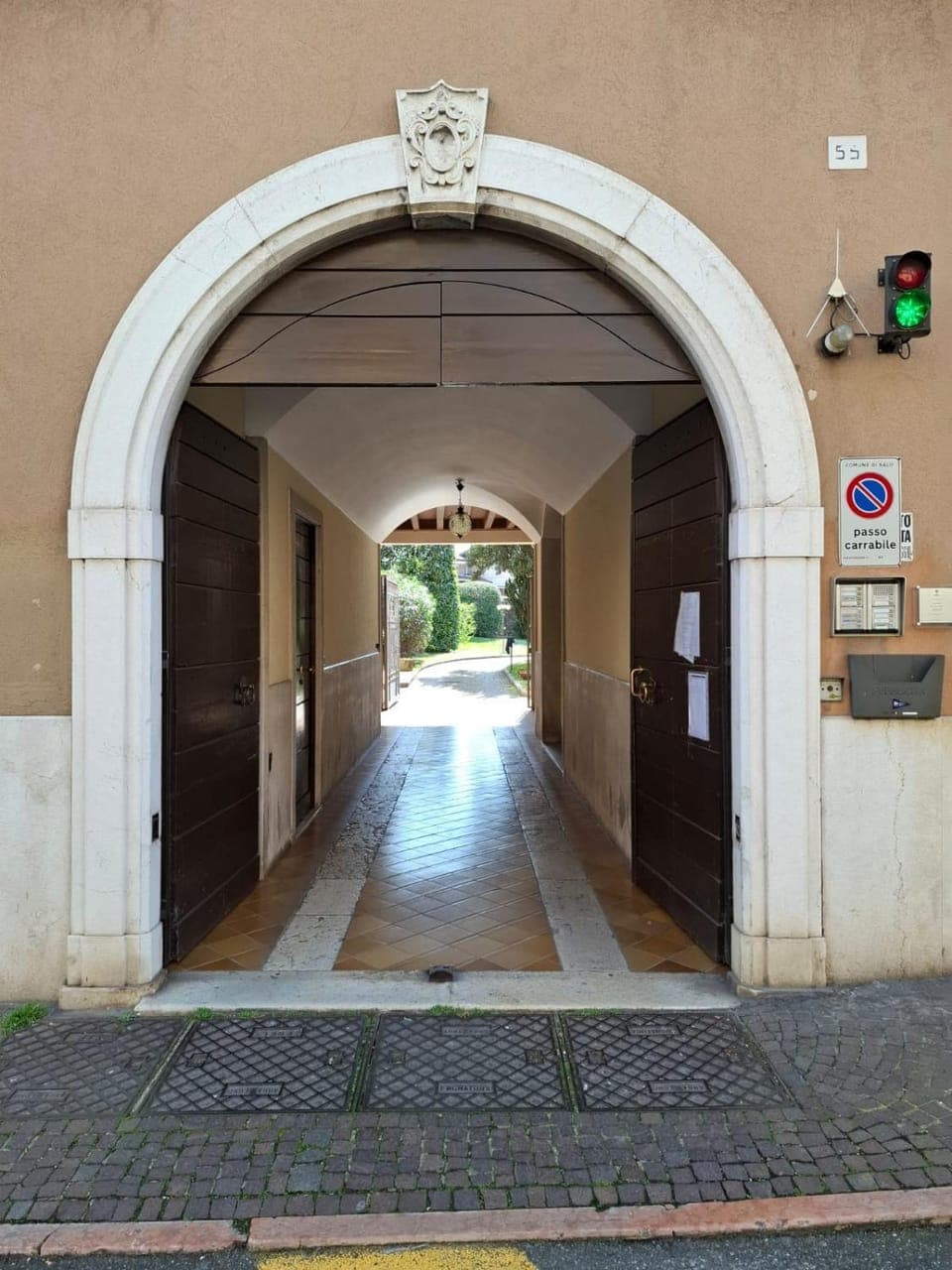 Facade/entrance