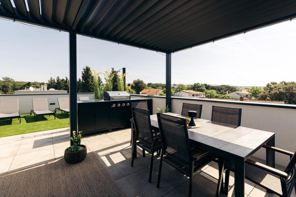 View (from property/room), Balcony/Terrace, Dining area