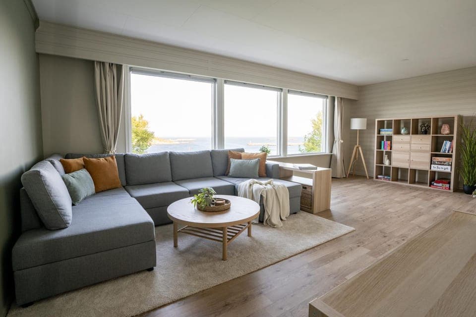 Library, Living room, Seating area