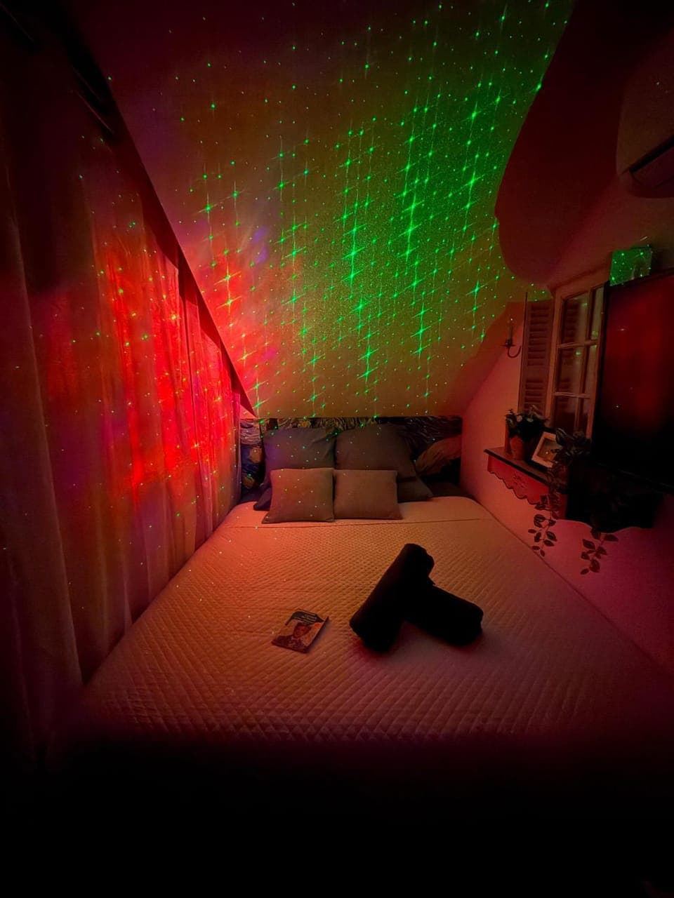 Bed, Photo of the whole room