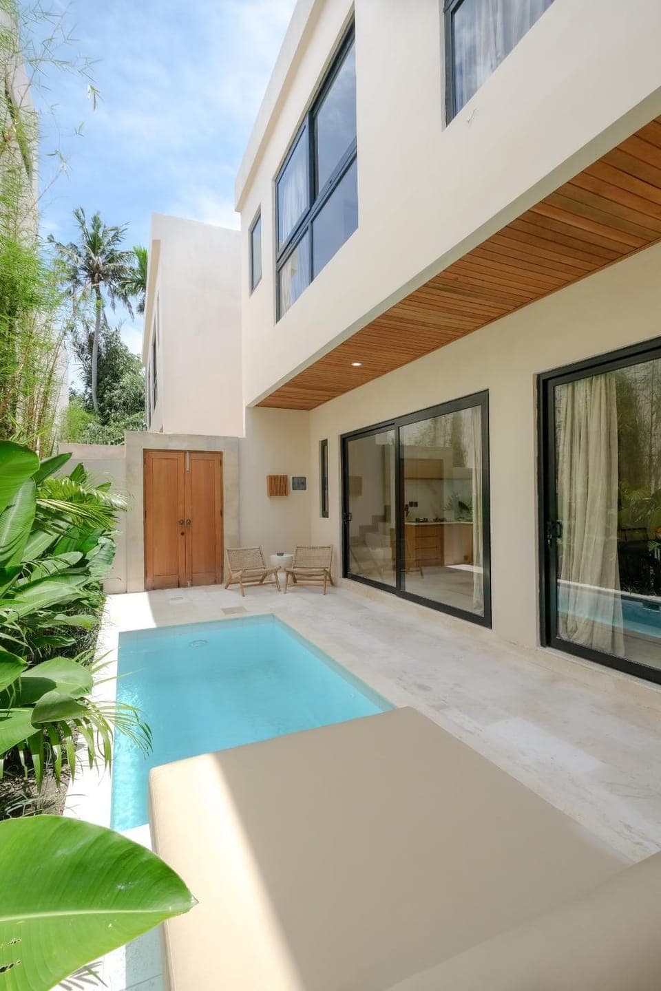 Property building, Pool view, Swimming pool, sunbed