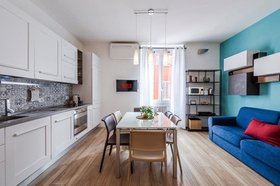 TV and multimedia, Kitchen or kitchenette, Living room, Dining area, oven, pet friendly, stove