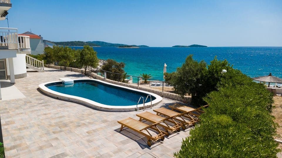 Swimming pool, Location, children, Family