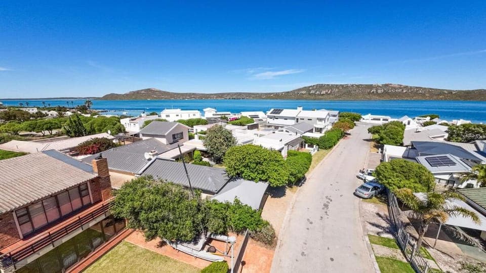 Nearby landmark, Street view