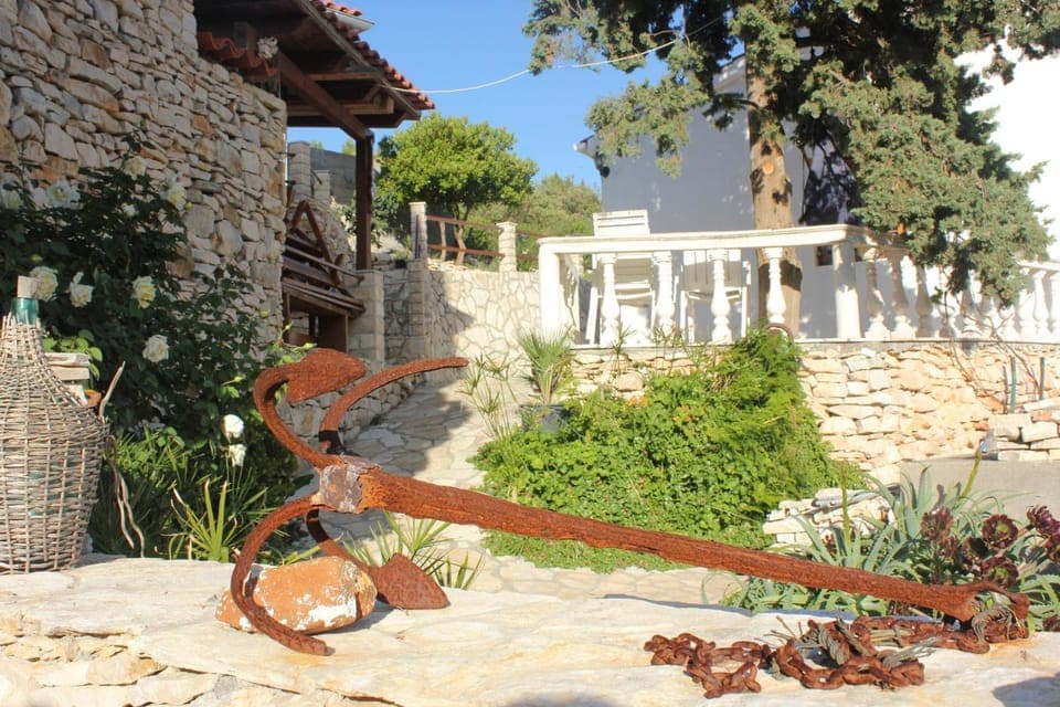 Location, children, Family