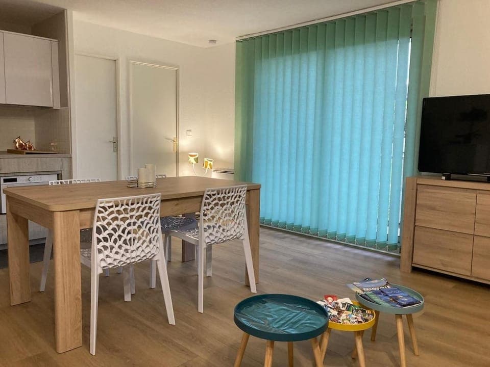 Communal lounge/ TV room, Living room, Dining area