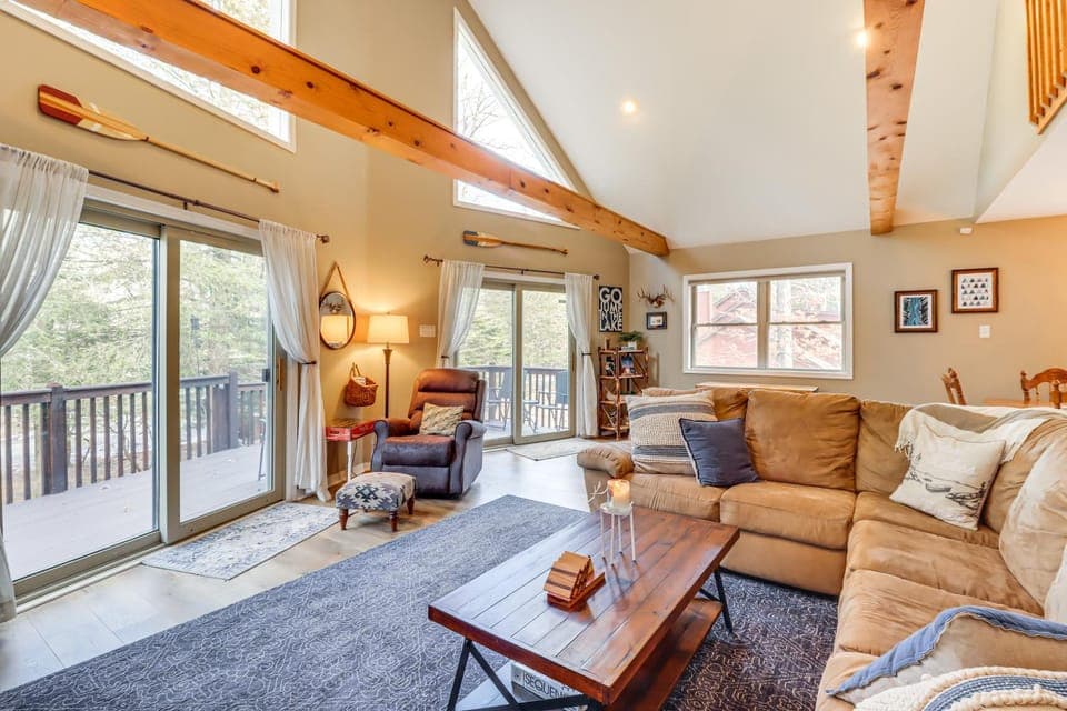 Walk to Lake Harmony Family Retreat with Decks! House in Hickory Run State Park