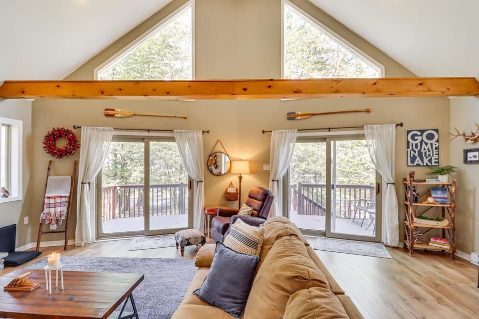 Walk to Lake Harmony Family Retreat with Decks! House in Hickory Run State Park