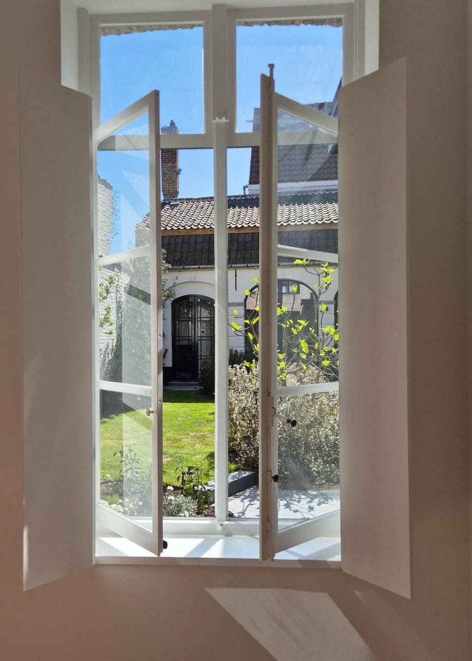 Property building, Spring, Day, Garden, Garden view