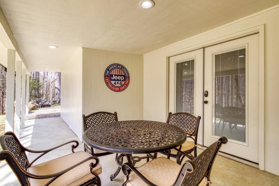 Serenity Brook- Pickleball Court, Creek, WIFI, Mountain Views, Starting at 99 Chalet in Cosby
