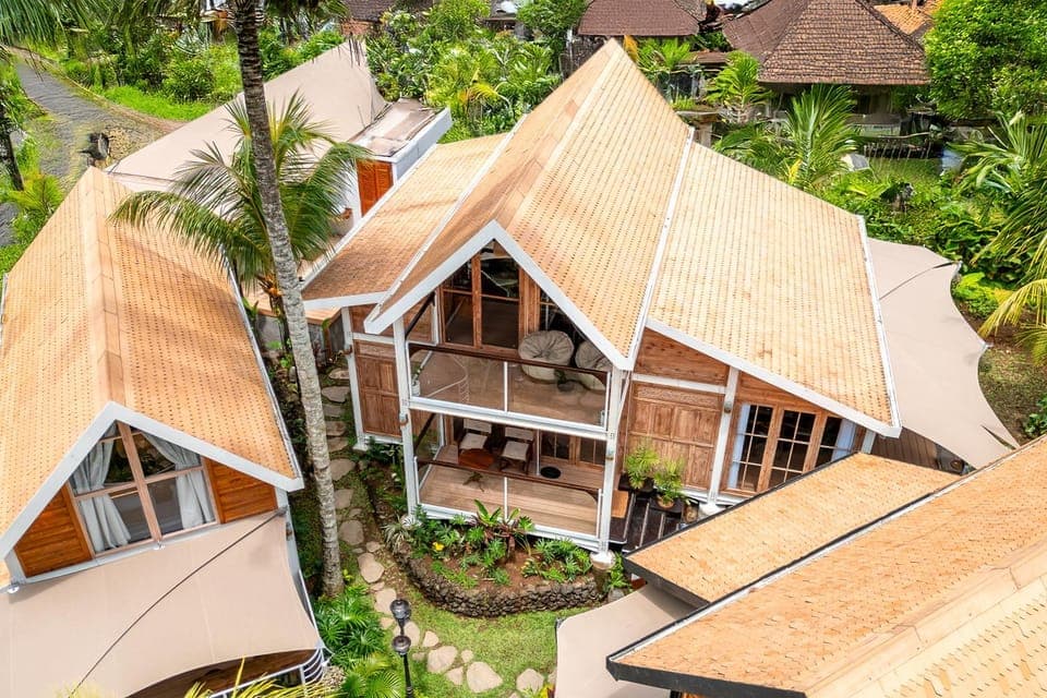 Property building, Garden, Balcony/Terrace