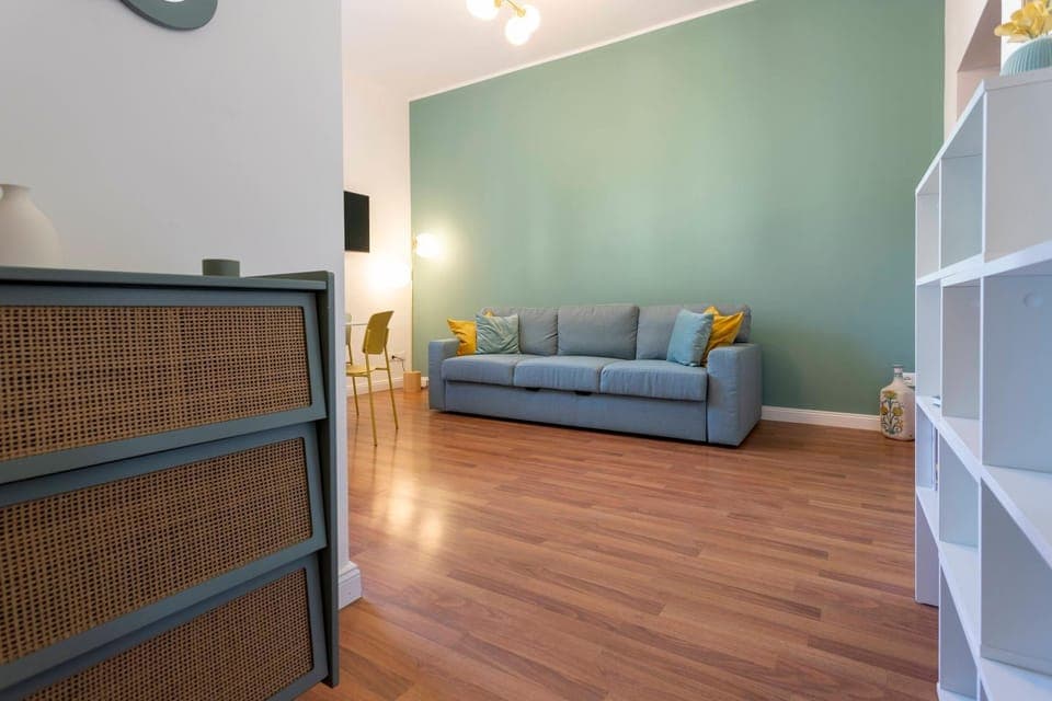 Bed, Living room, Photo of the whole room, Seating area