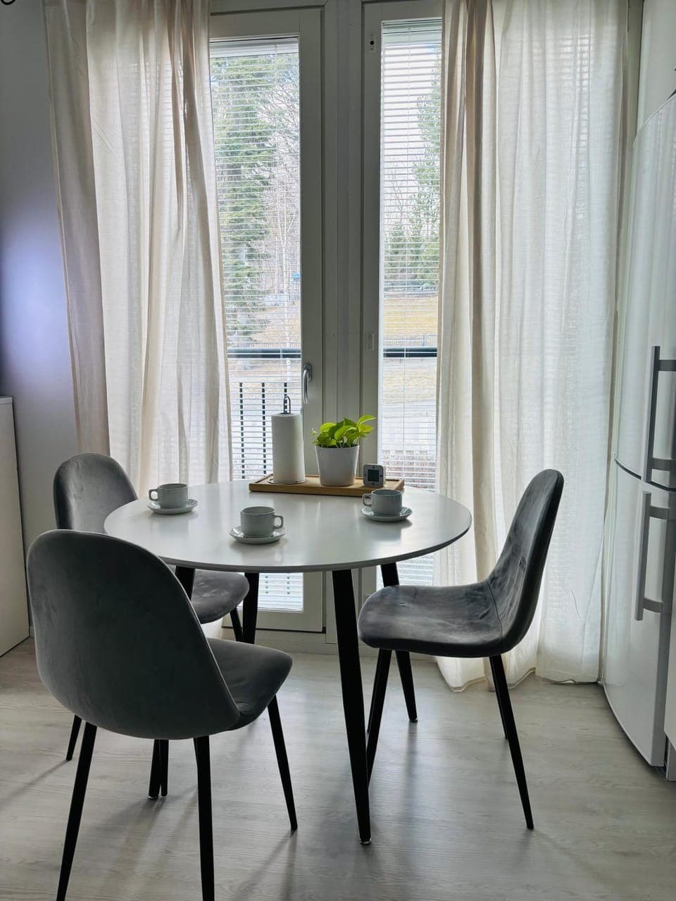 Balcony/Terrace, Decorative detail, Seating area, Dining area, Garden view