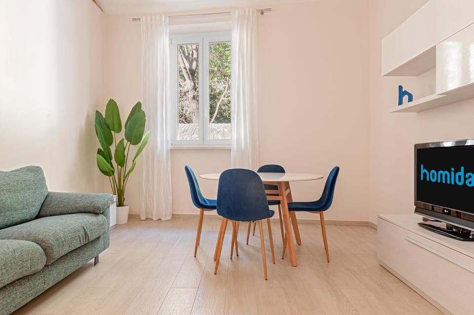 TV and multimedia, Living room, Seating area, Dining area, Evening entertainment