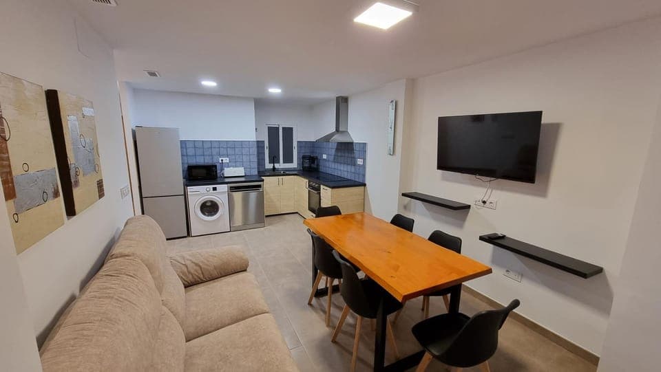 TV and multimedia, Living room, Seating area, Dining area, oven, pet friendly, stove