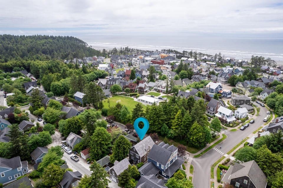 Neighbourhood, Natural landscape, Bird's eye view, Sea view, Location