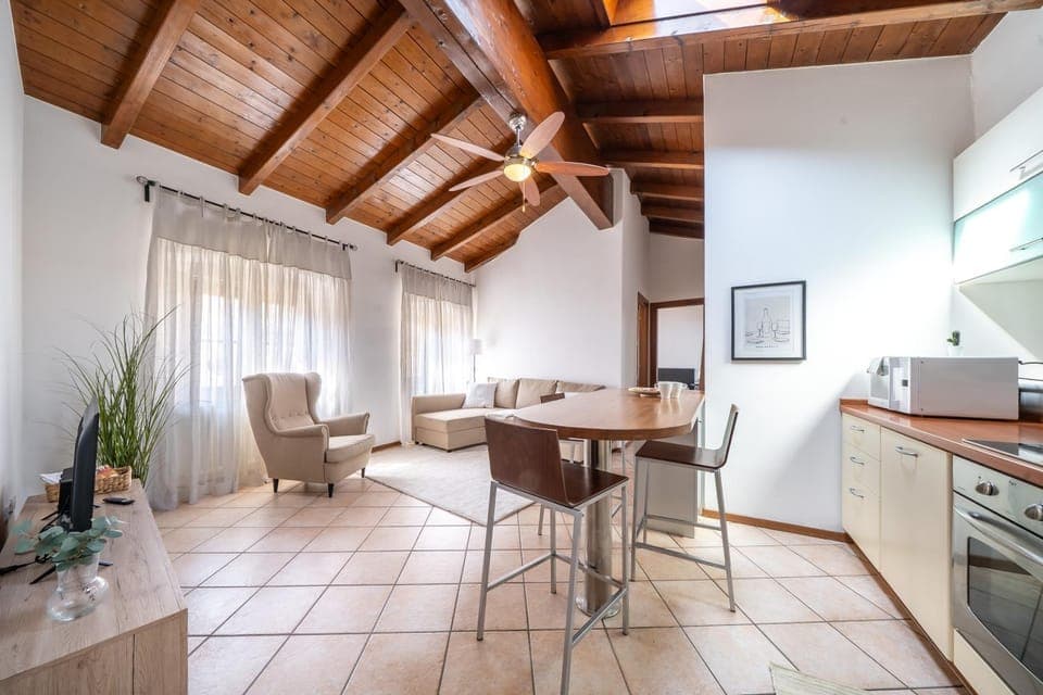 Kitchen or kitchenette, Living room, Seating area, Dining area