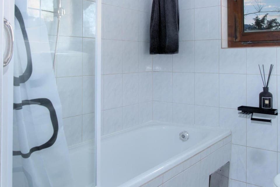 Shower, Bathroom, Decorative detail