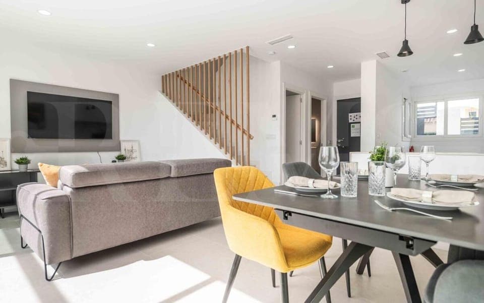 TV and multimedia, Living room, Seating area, Dining area