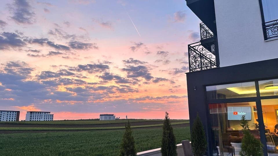 Property building, Day, Natural landscape, View (from property/room), Balcony/Terrace, Sunrise, Sunset