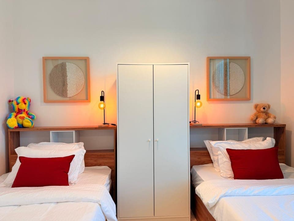 Bed, Photo of the whole room, Bedroom, wardrobe