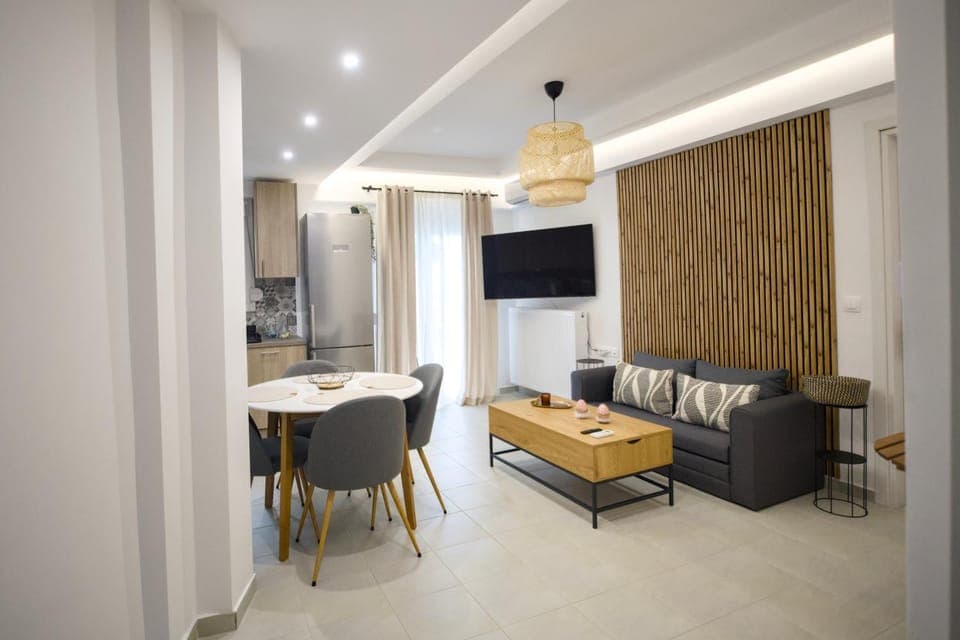 TV and multimedia, Kitchen or kitchenette, Living room, Seating area, Dining area