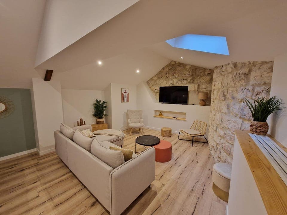 TV and multimedia, Living room, Seating area