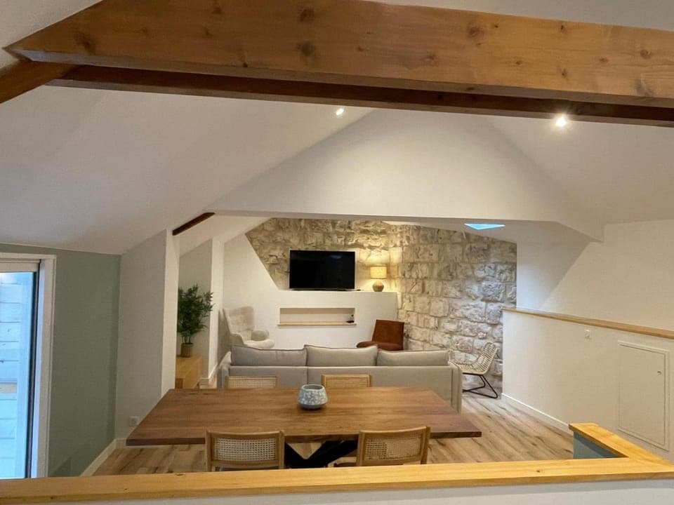 TV and multimedia, Living room, Seating area, Dining area