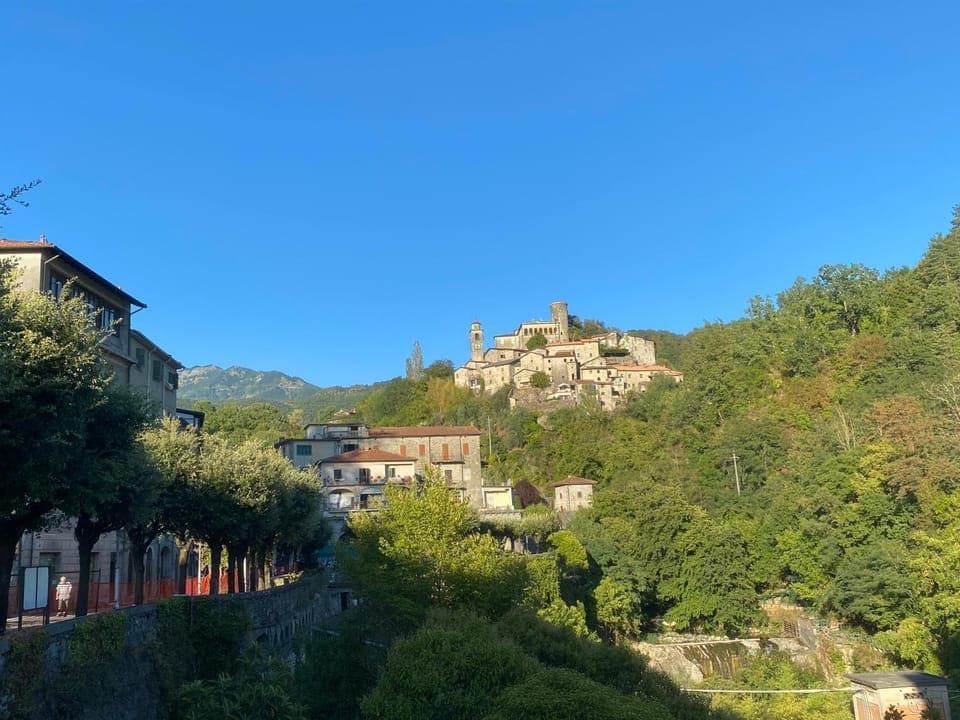 Nearby landmark, Landmark view, Location