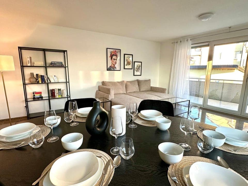 Living room, Seating area, Dining area