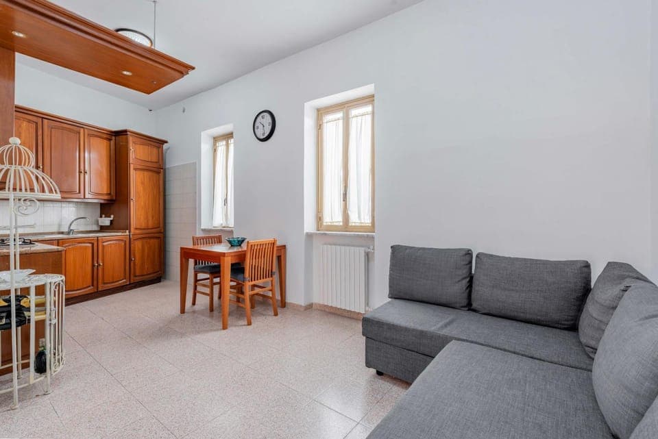 Kitchen or kitchenette, Living room, Seating area, Dining area