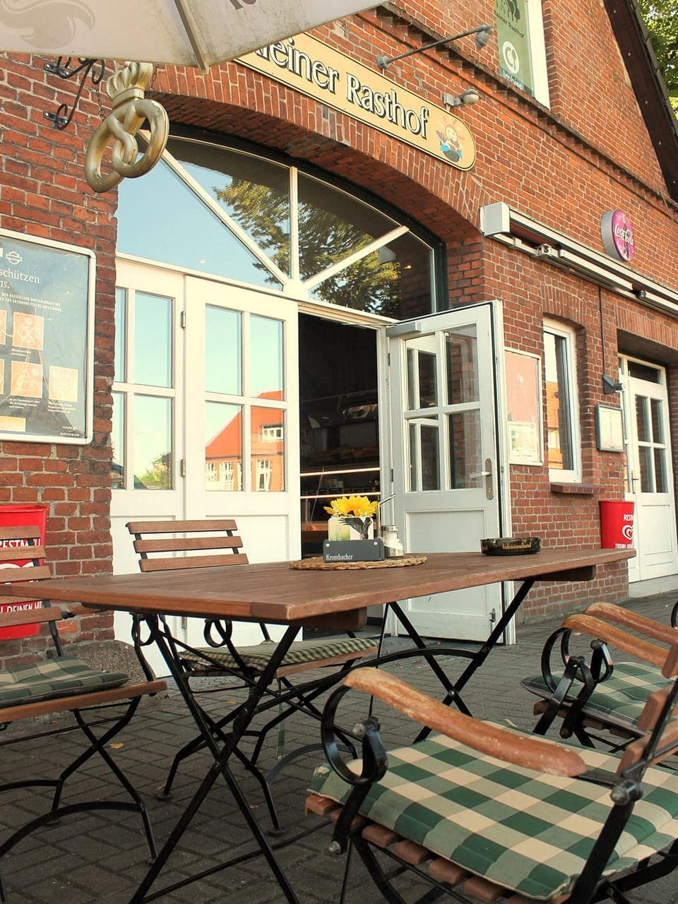 Property building, Restaurant/places to eat, Day, Banquet/Function facilities