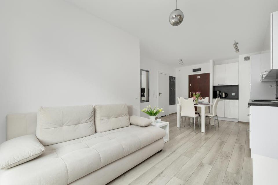 TV and multimedia, Kitchen or kitchenette, Living room, Seating area, Dining area, stove