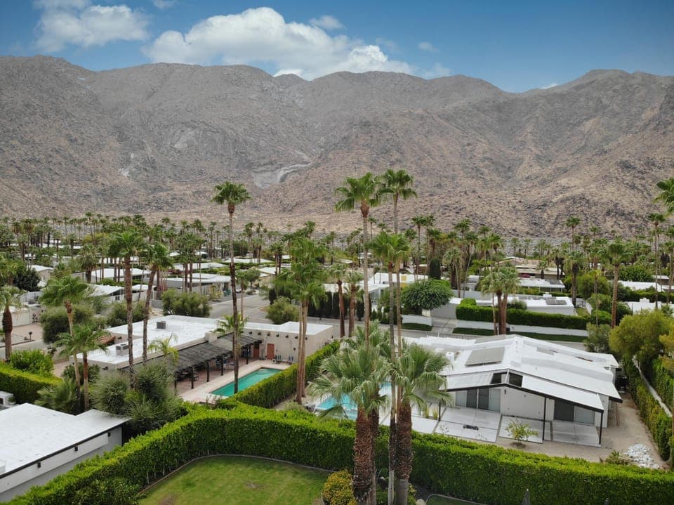 4BR MidCentury Alexander Home in Vista Las Palmas House in Palm Springs