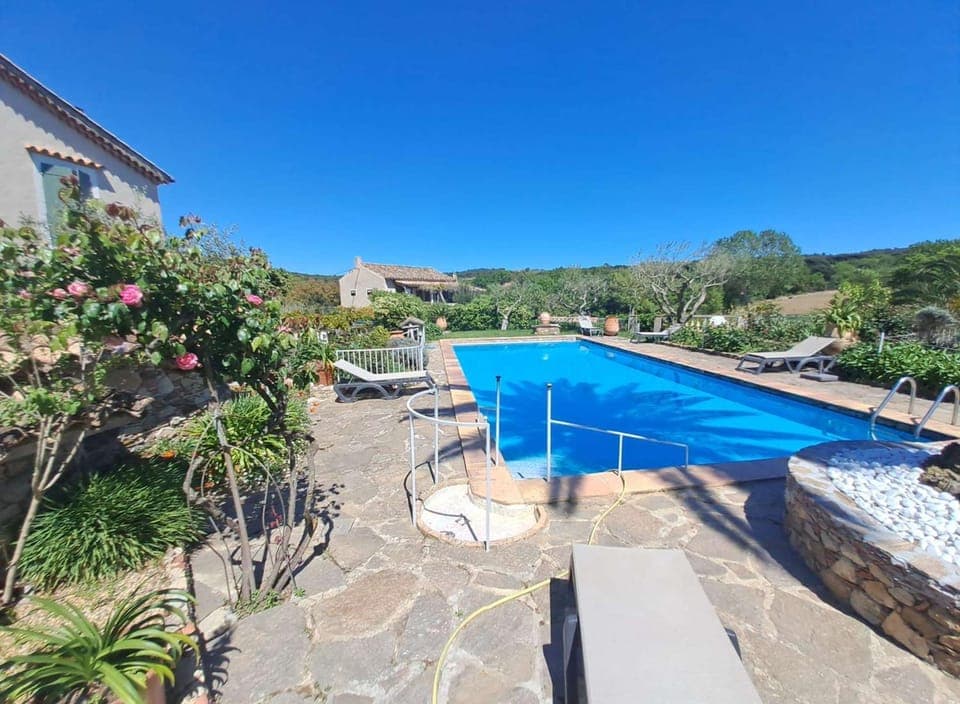 Swimming pool, sunbed