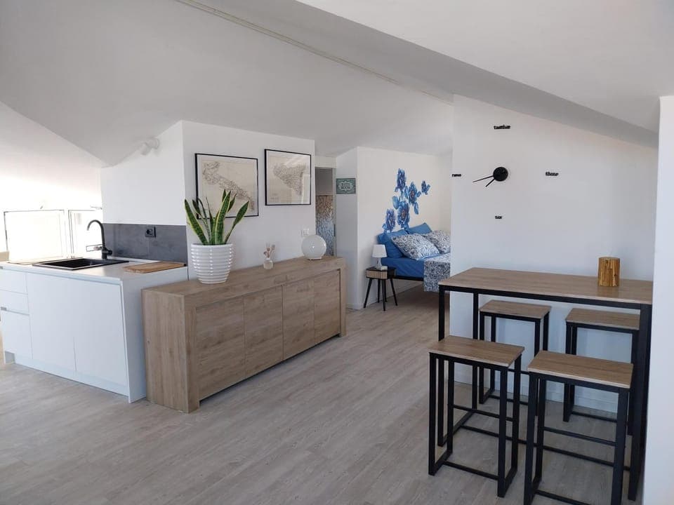 Kitchen or kitchenette