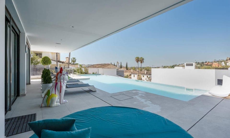 Day, Balcony/Terrace, Seating area, Pool view, Swimming pool, sunbed