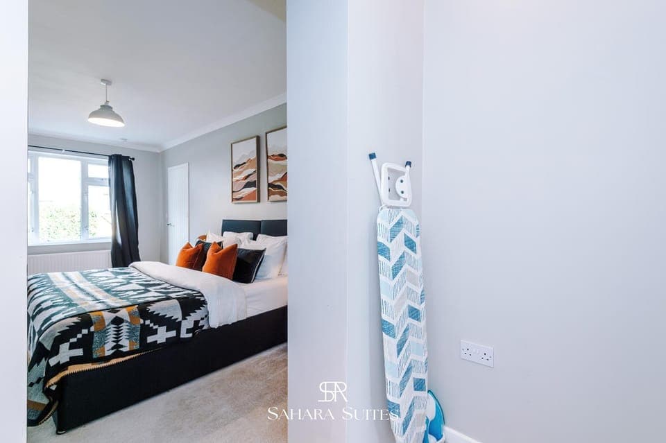 Bed, Photo of the whole room, Bedroom