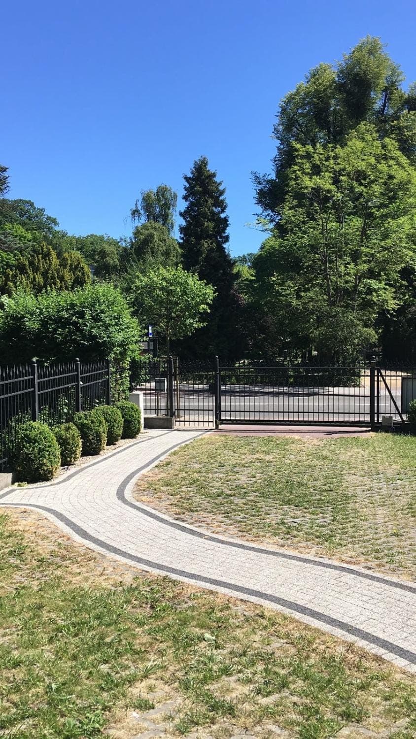 Garden, Garden view, Street view