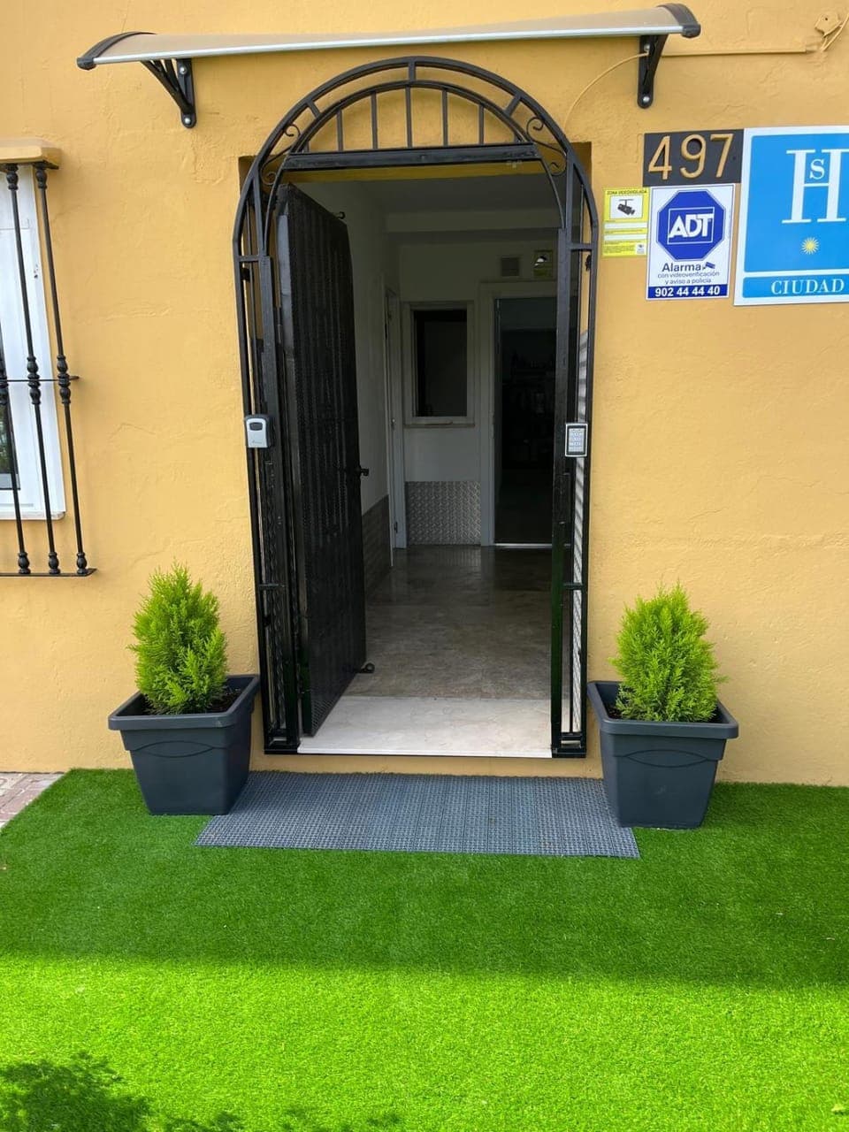 Facade/entrance, acessibility