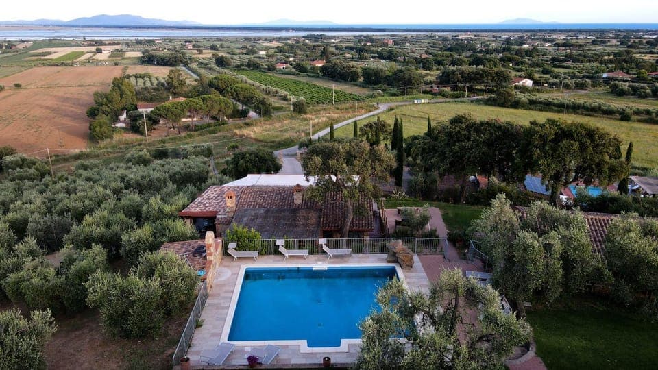 Restaurant/places to eat, Swimming pool