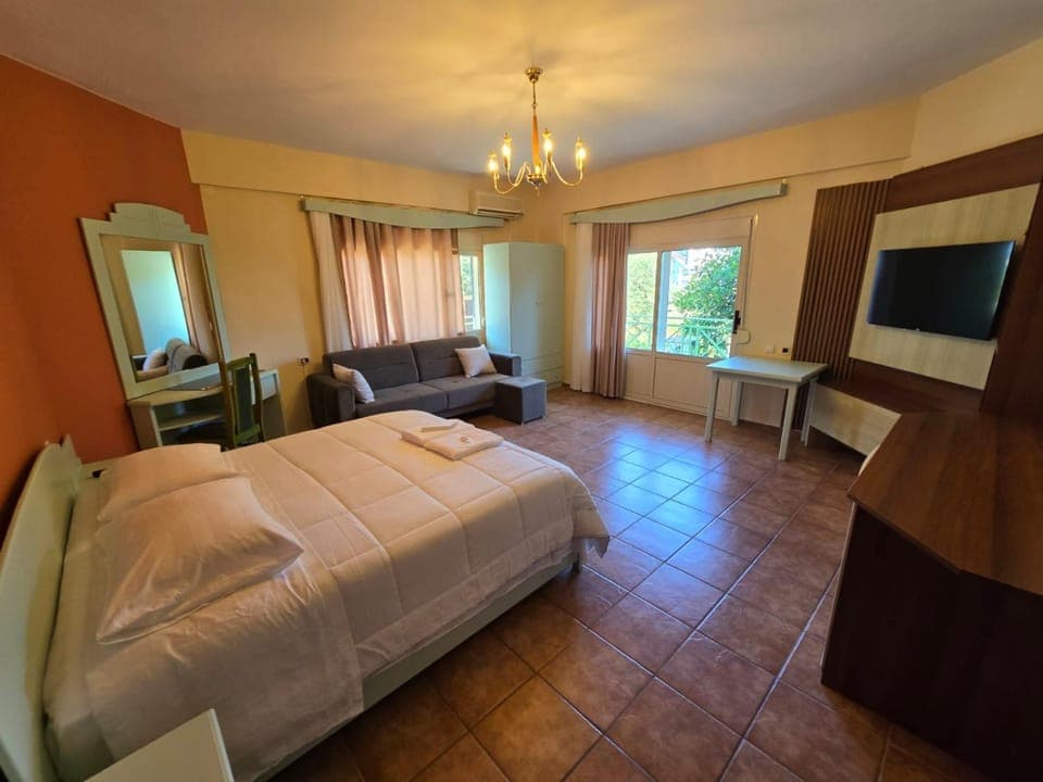 Photo of the whole room, Seating area, Bedroom